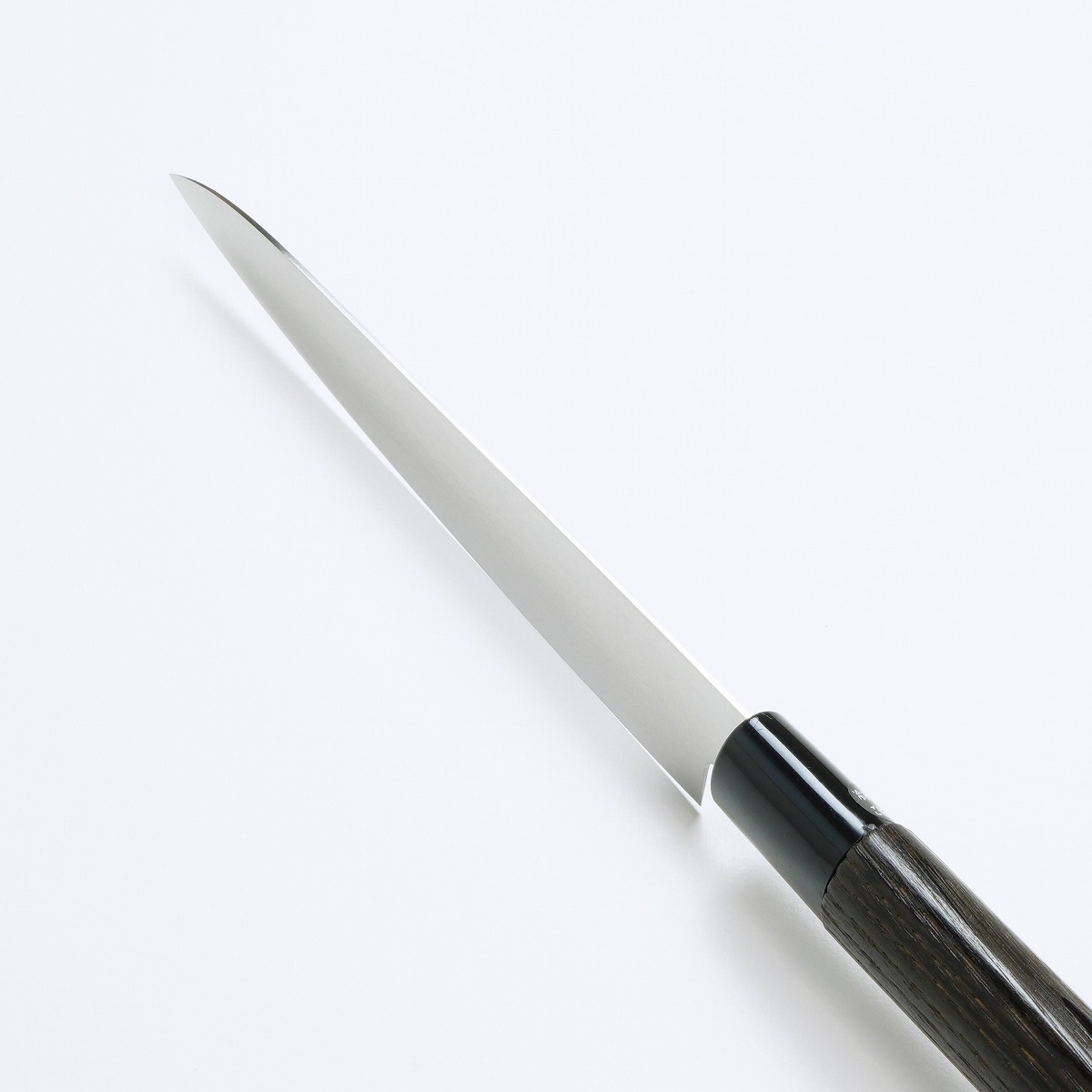 ZA18 ペティナイフ150mm 焼き栗柄 刃の薄さ