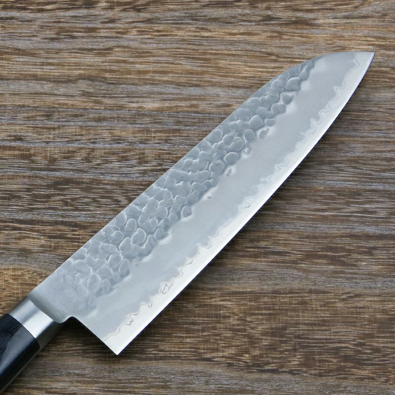 青馬 三徳包丁 両刃 180mm 青紙スーパー鋼 割込み ステンレス 槌目仕上げ 共口金付き 黒合板柄 刃先