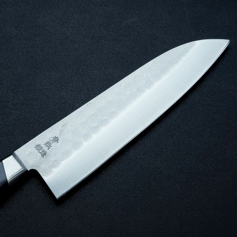 三徳包丁 両刃 180mm 青紙鋼 割込み ステンレス 梨地 槌目仕上げ 斜め口金付 黒合板